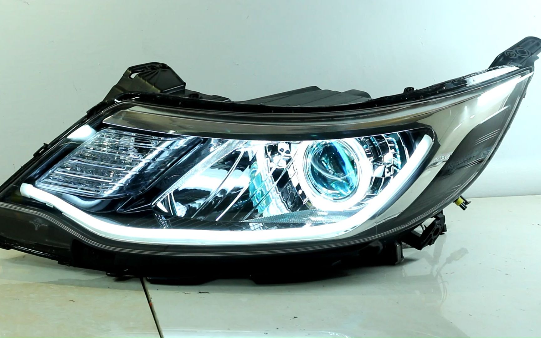 适用于14-16款起亚k2大灯总成改装双光透镜天使眼恶魔眼led日行灯