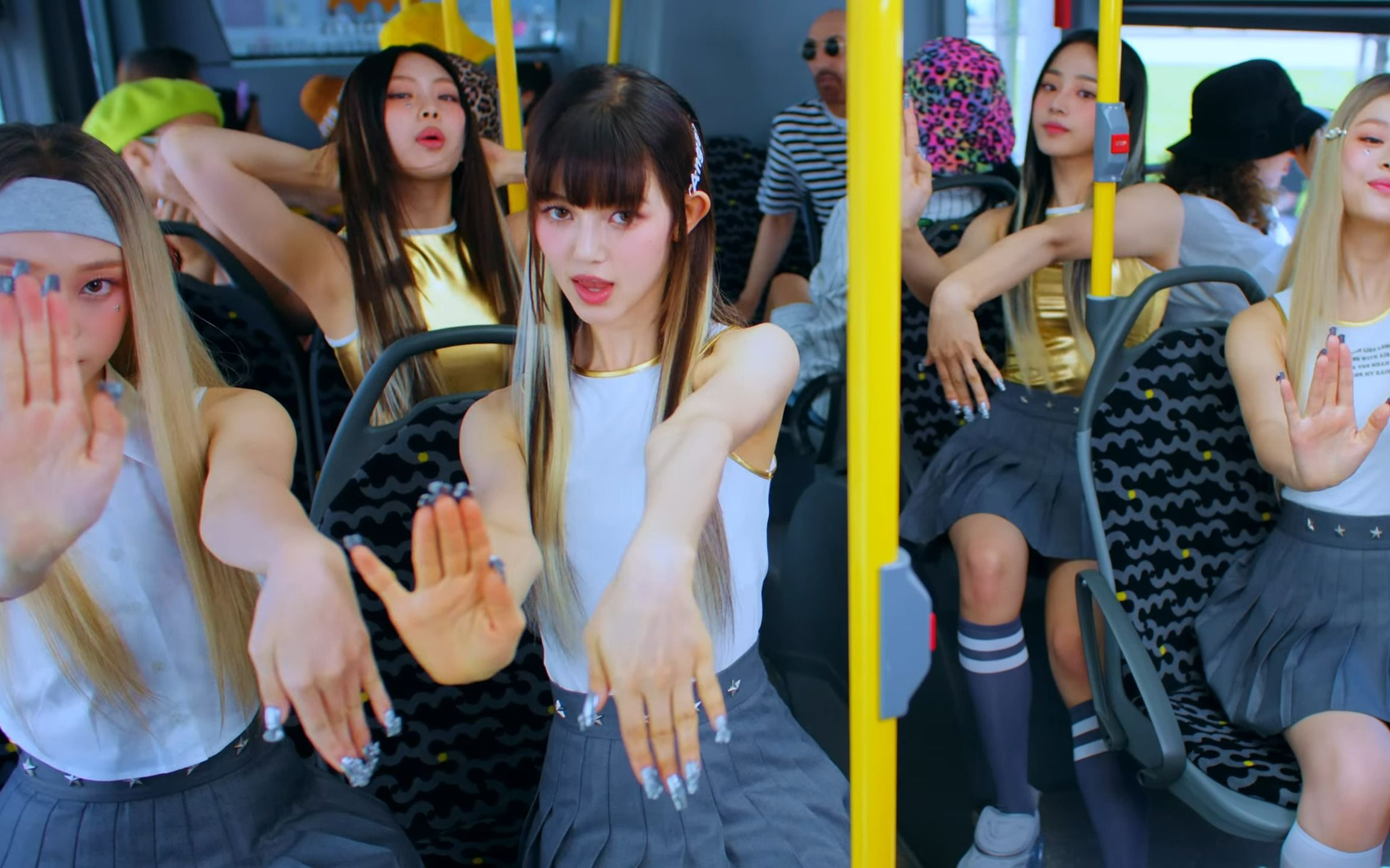 女团newjeans,super shy official mv