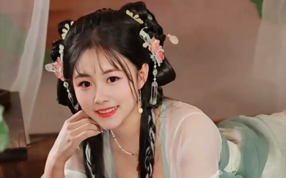 女装大佬雯雯首次尝试穿汉服泡温泉