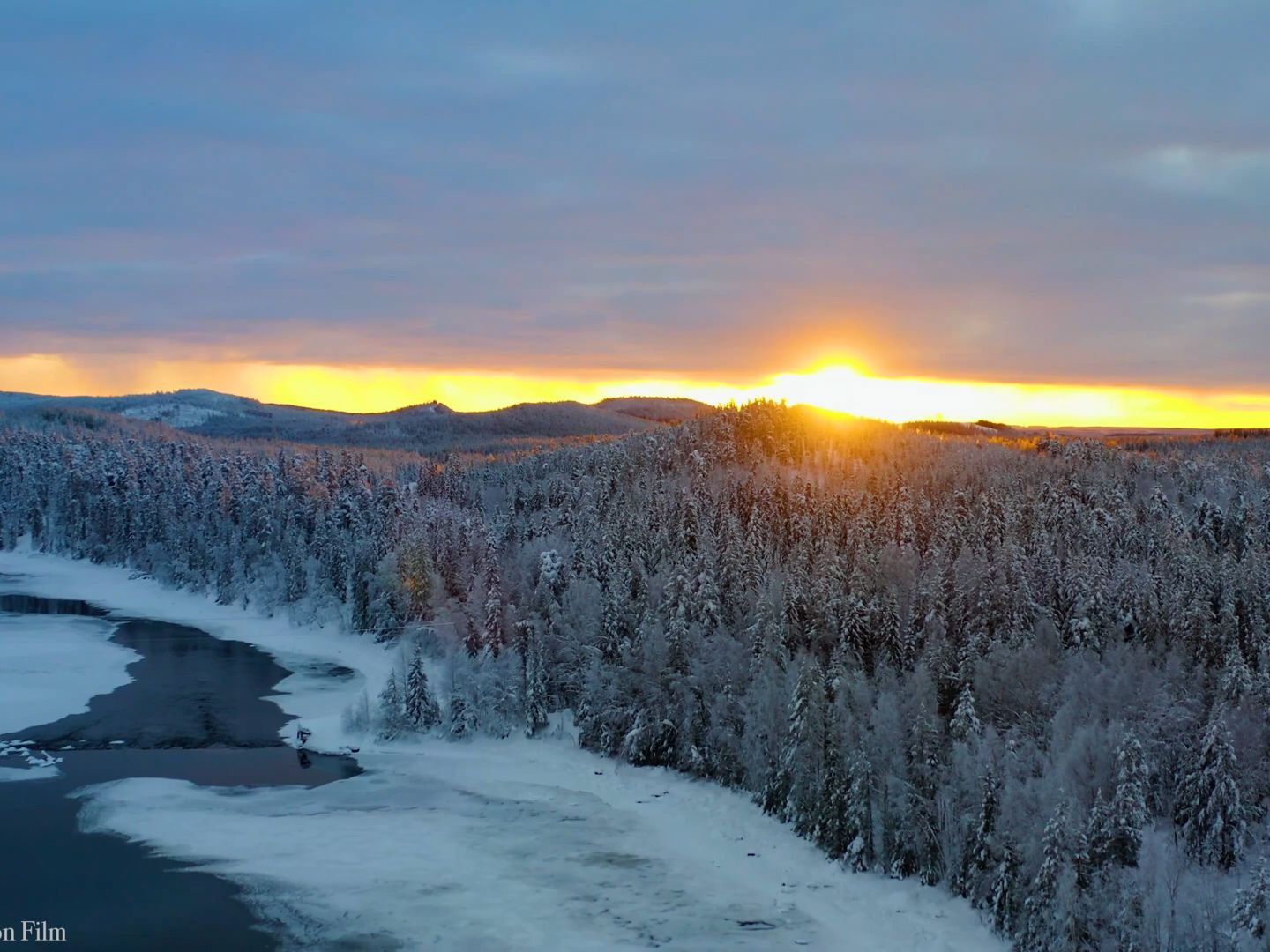 :美丽的风景和动人的音乐