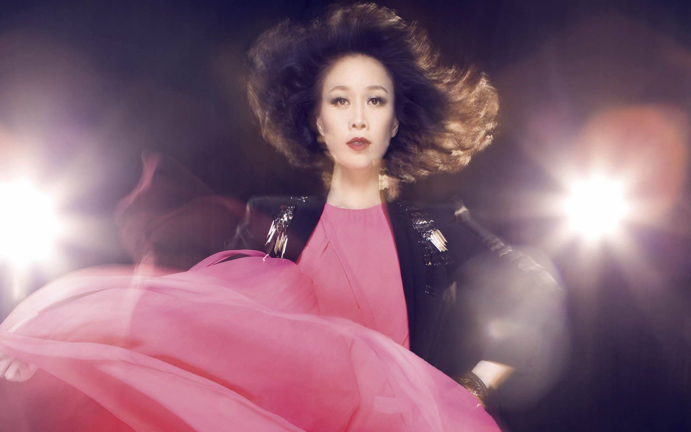 《李茶的姑妈》曝主题曲mv 那英《出现》—感谢你出现在我的世界里,哪