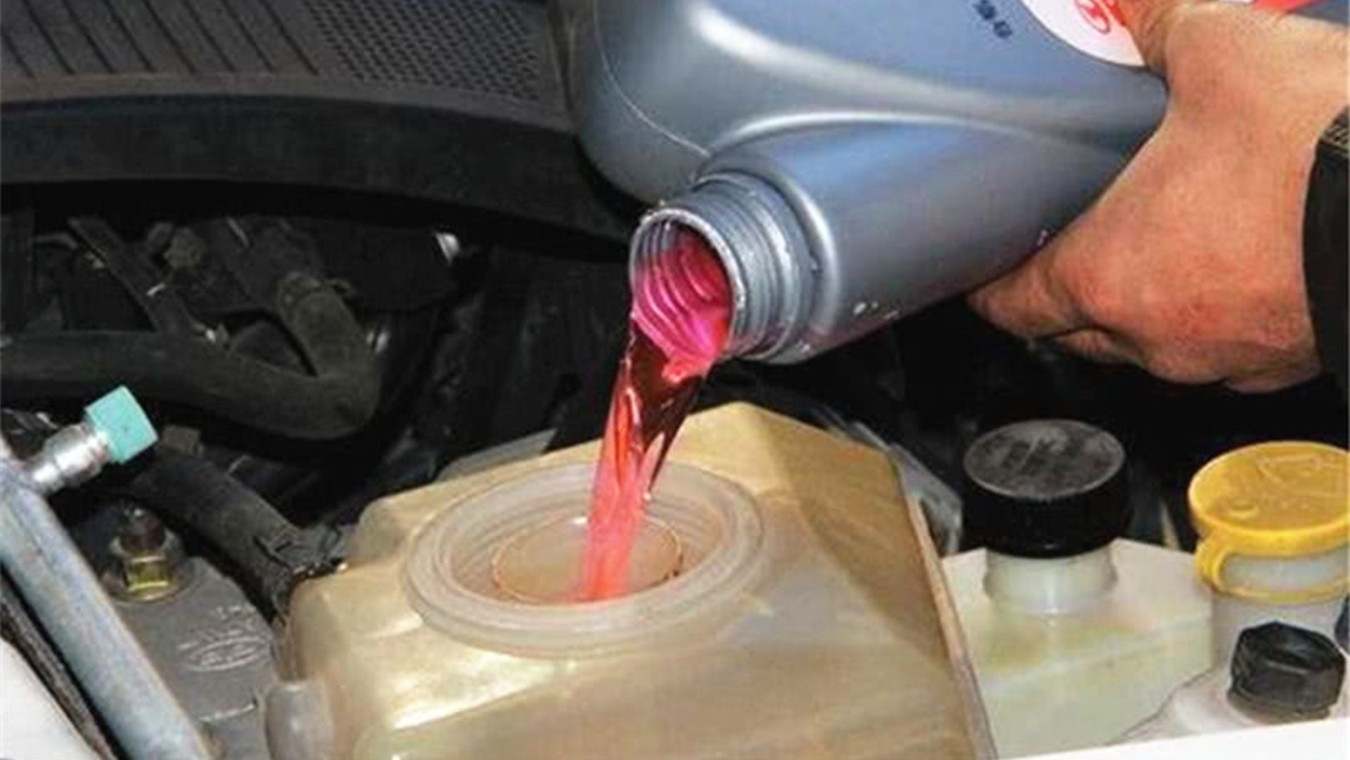 汽车防冻液多久换一次?别再多花冤枉钱了,赶紧看看