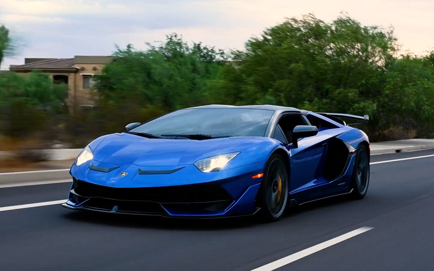 Lamborghini Aventador SVJ 亮蓝 傍晚 动静 展示哔哩哔哩bilibili