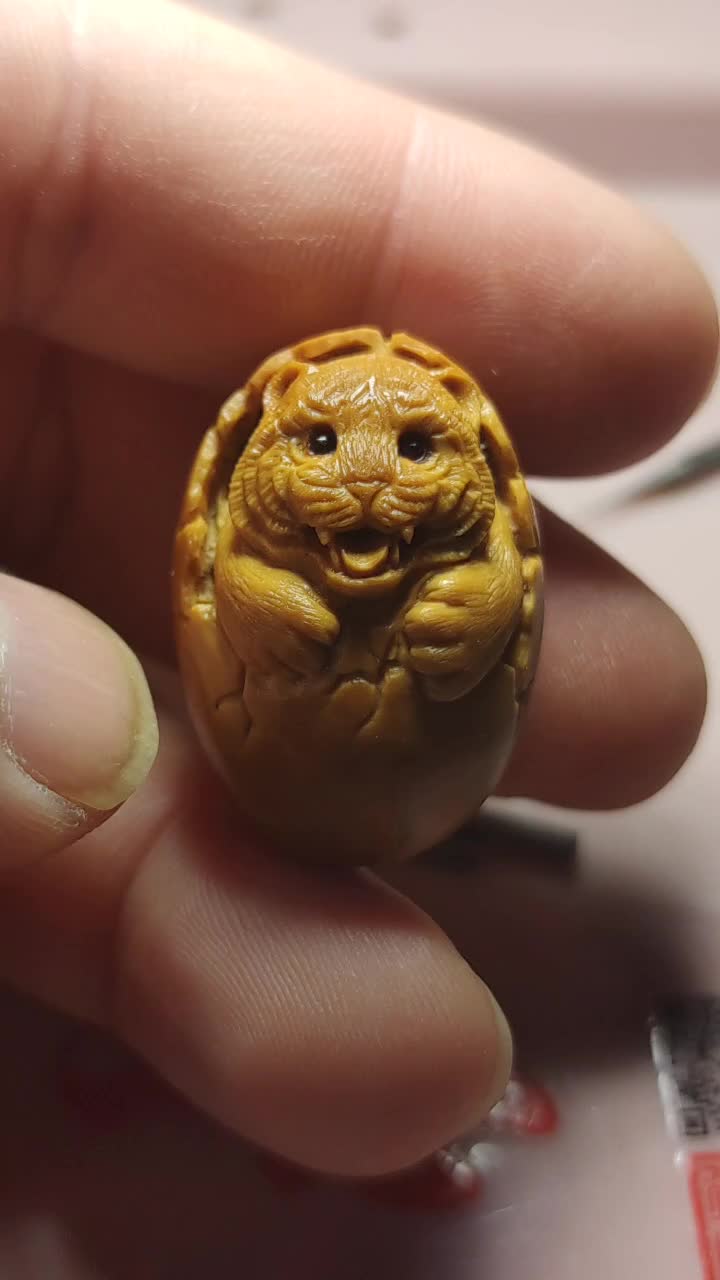 橄榄核手工雕刻呆萌可爱生肖虎