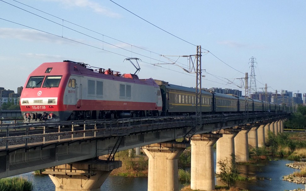 【沈山线】k7591次山海关至通化通过小凌河大桥_哔哩哔哩_bilibili