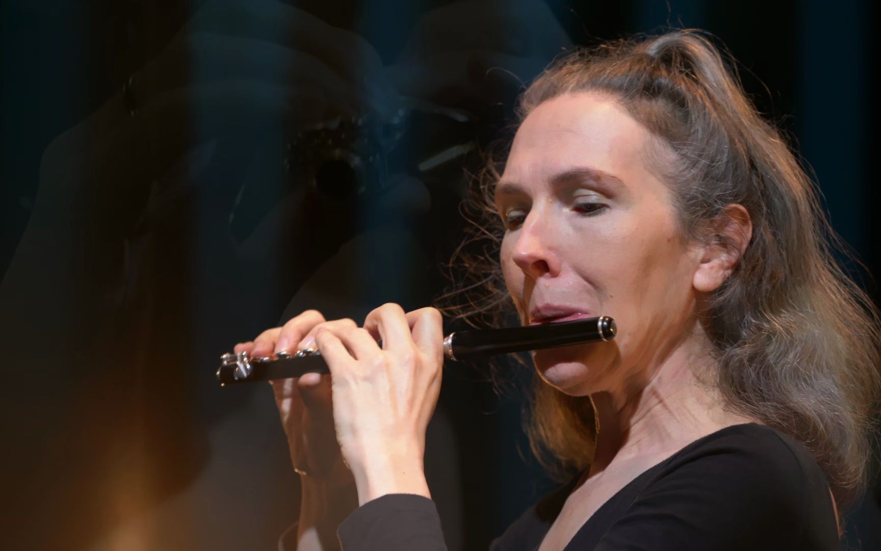 【georges aperghis】长着闪光鼻子的dong,为短笛独奏 the dong with