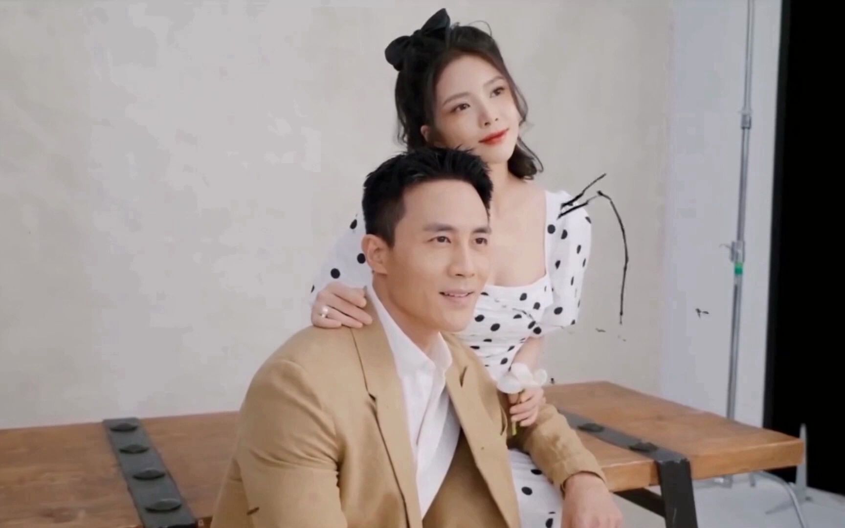 杜淳老婆王灿罕晒性感美照 穿吊带好身材抢镜 被吐槽本尊霸气回怼