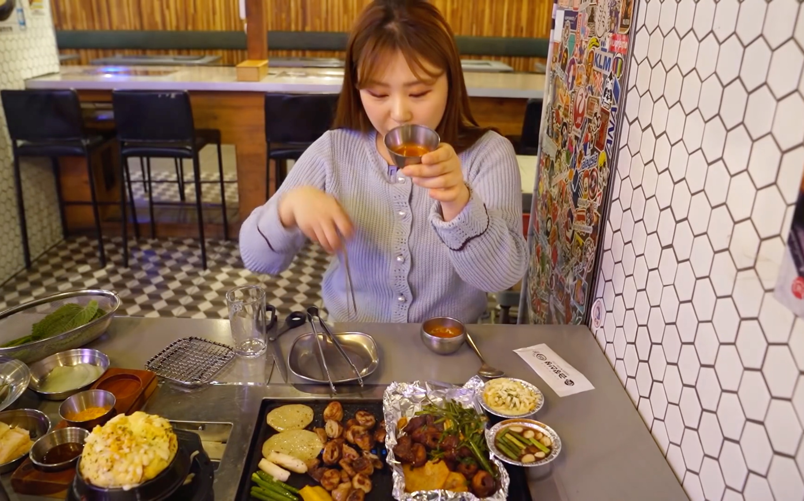 gni吃播今天去餐厅吃烤肉啦