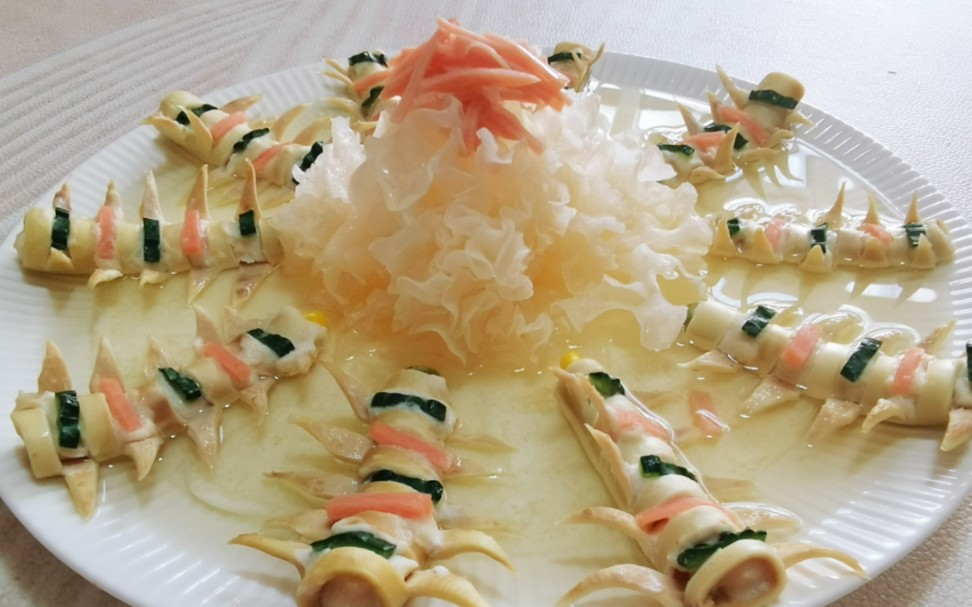 由我复刻这道老人家的拿手菜——汆蜈蚣芙蓉黄管