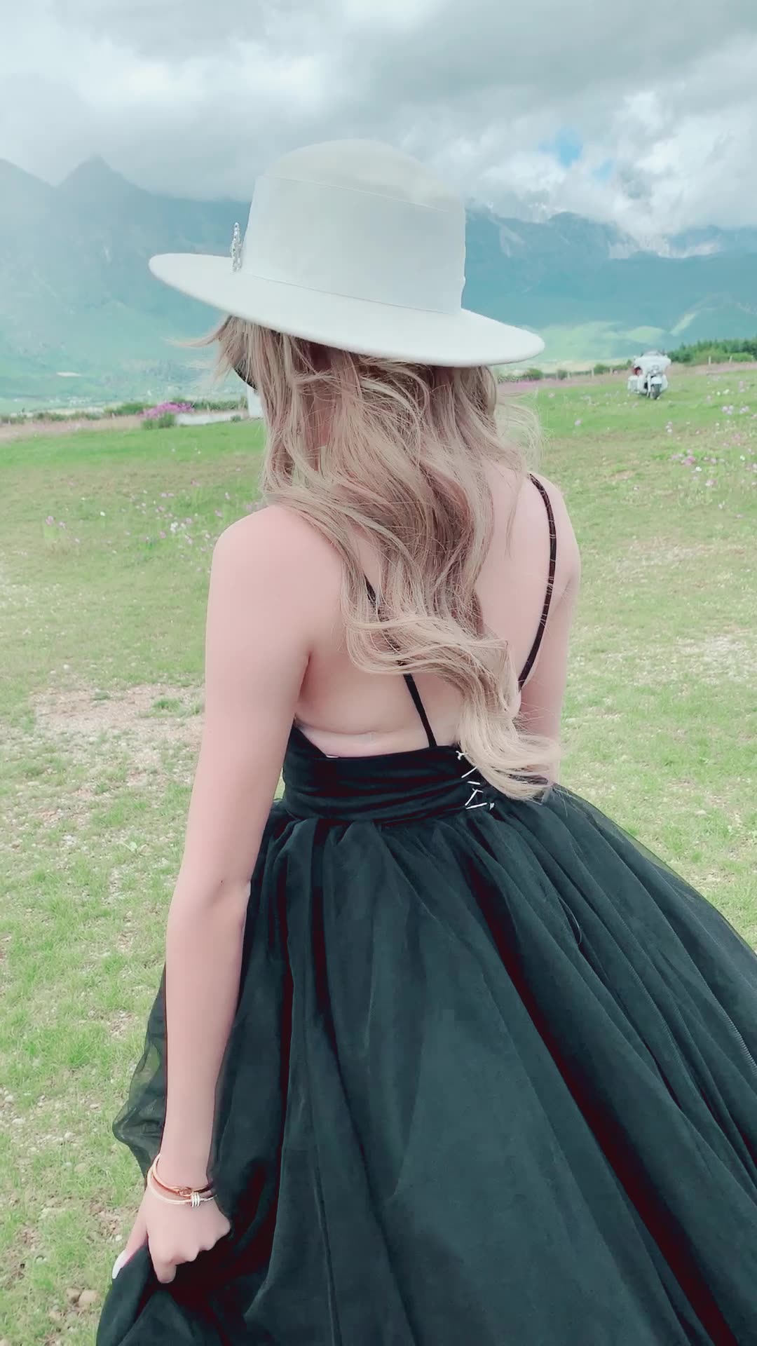 爆火的黑婚纱来袭,美到不可方物!@夏楚楚