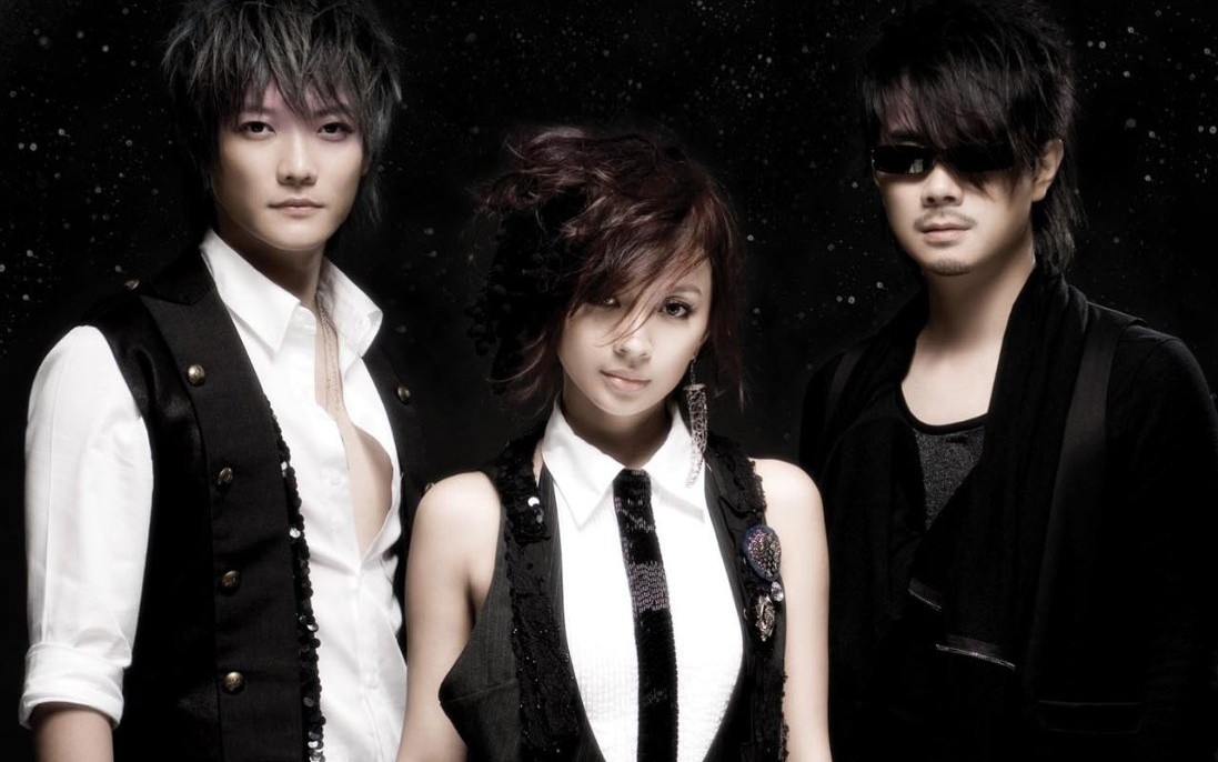 月牙湾飞儿乐队 B站