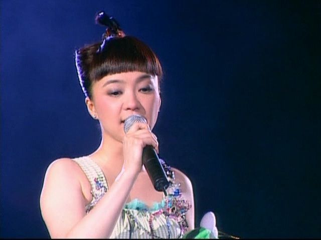 与泪抱拥 - 陈慧娴_哔哩哔哩_bilibili