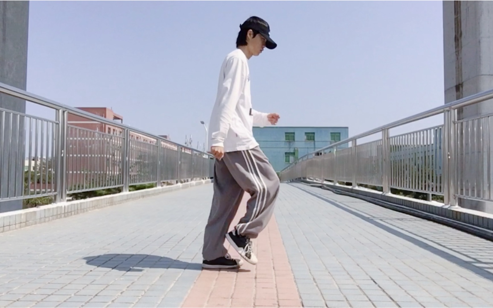 超酷的滑行舞步,好看又简单,人人都能跳