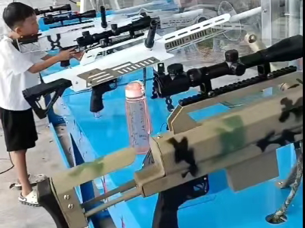 开封自动下弹气炮枪在师傅的指导下安装完毕