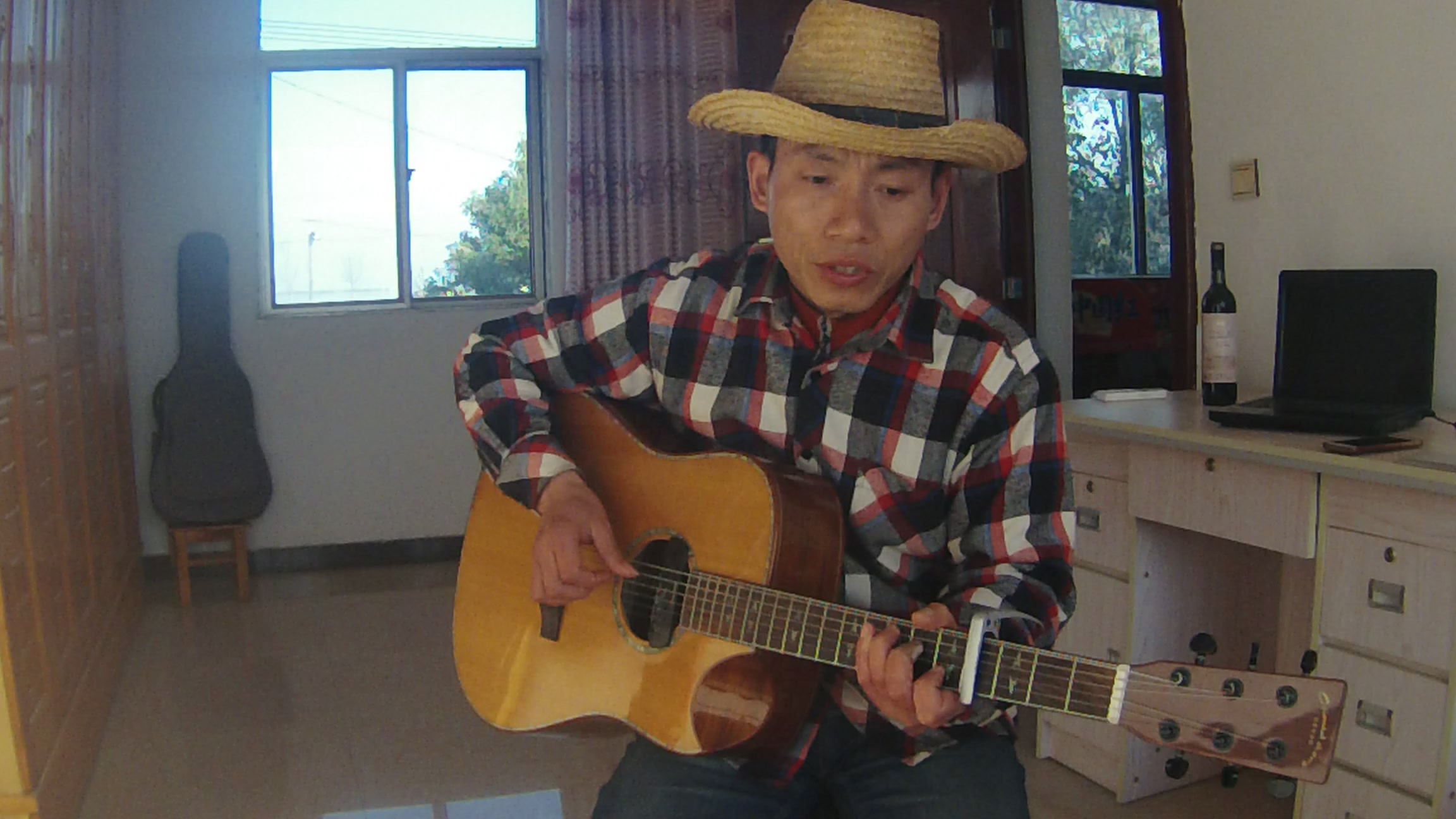 农村草帽哥吉他弹唱《写给黄淮》当我在原地无助徘徊你告诉我理想必须