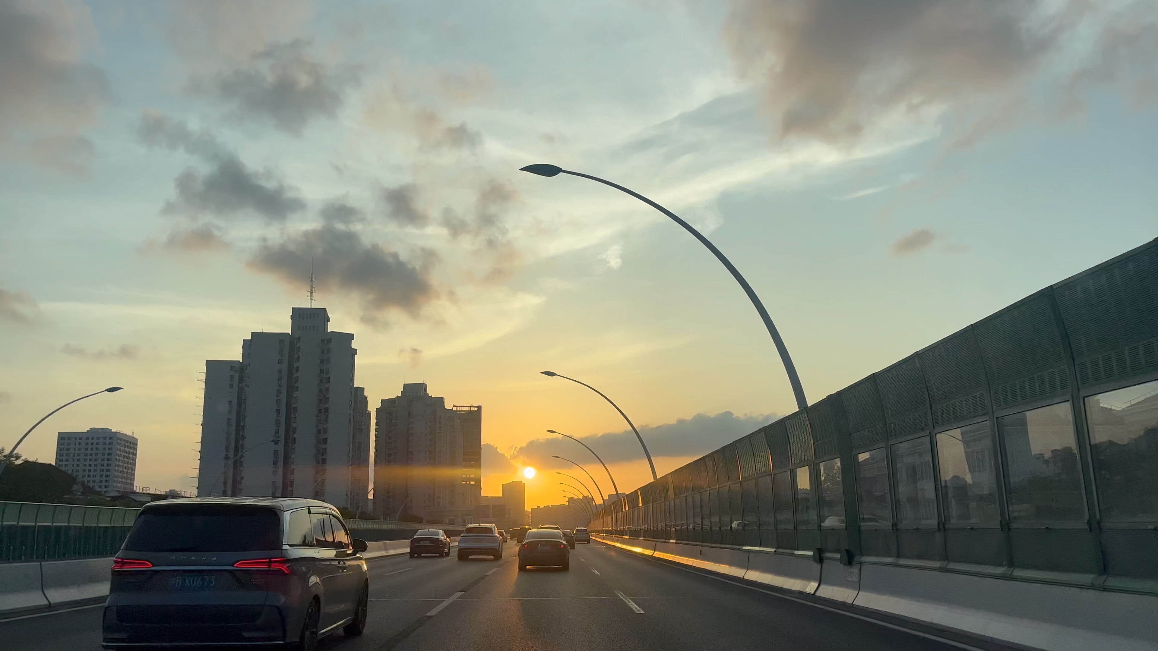 第一次看上海高架的夕阳