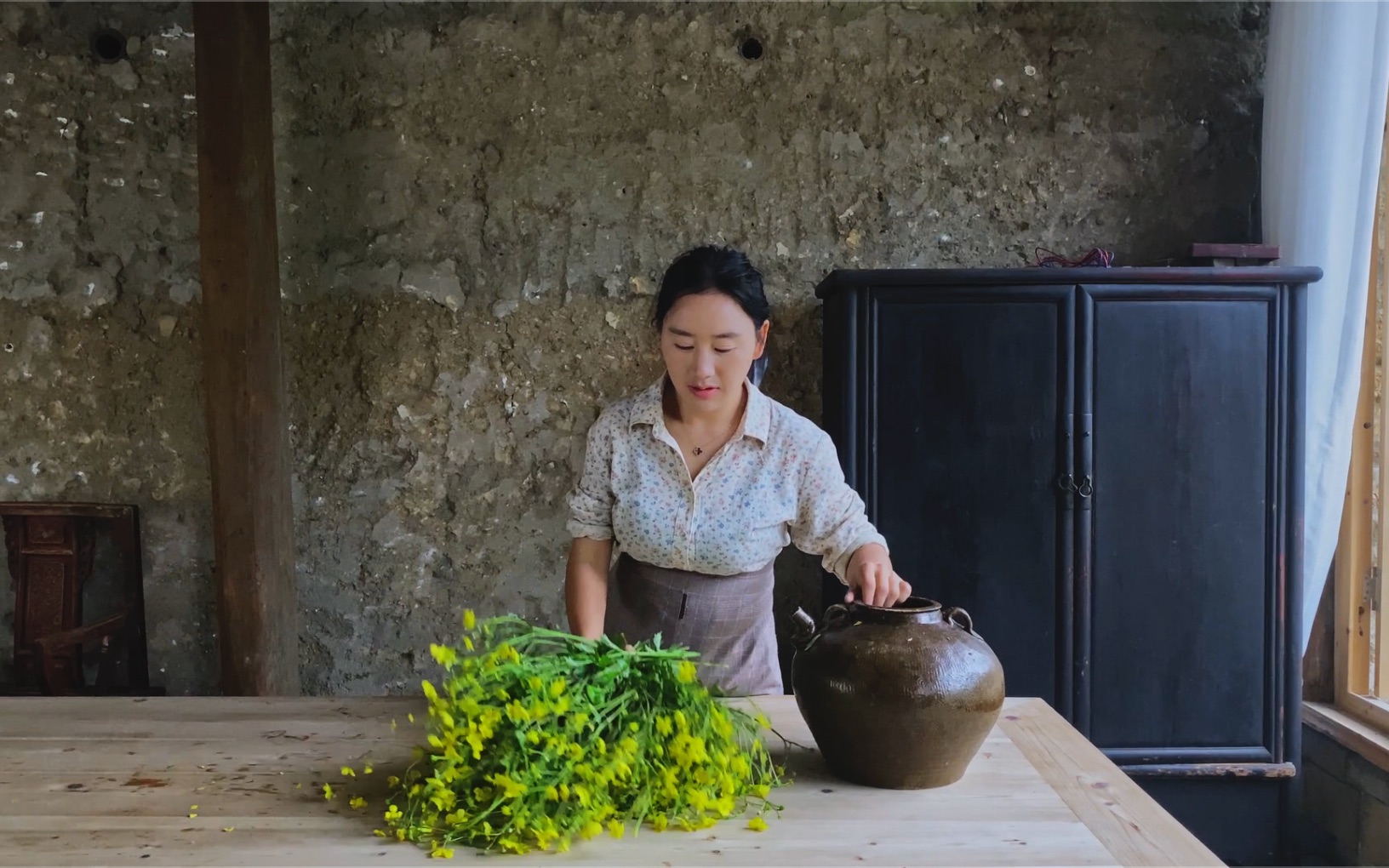 [图]春风春雨春意满，万里春耕备田忙。世事不过劳作苦，苍生皆以食为天。