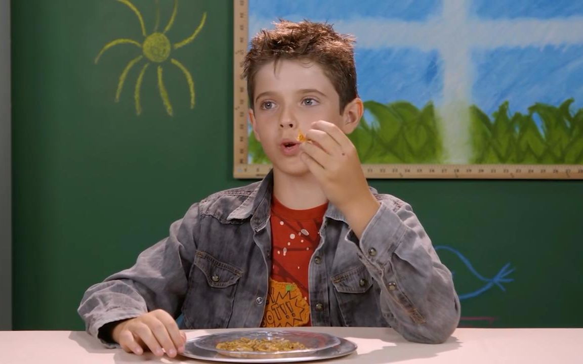 试吃系列回来啦国外小孩试吃干海鲜鱼干鱿鱼丝外国人喜欢吃吗