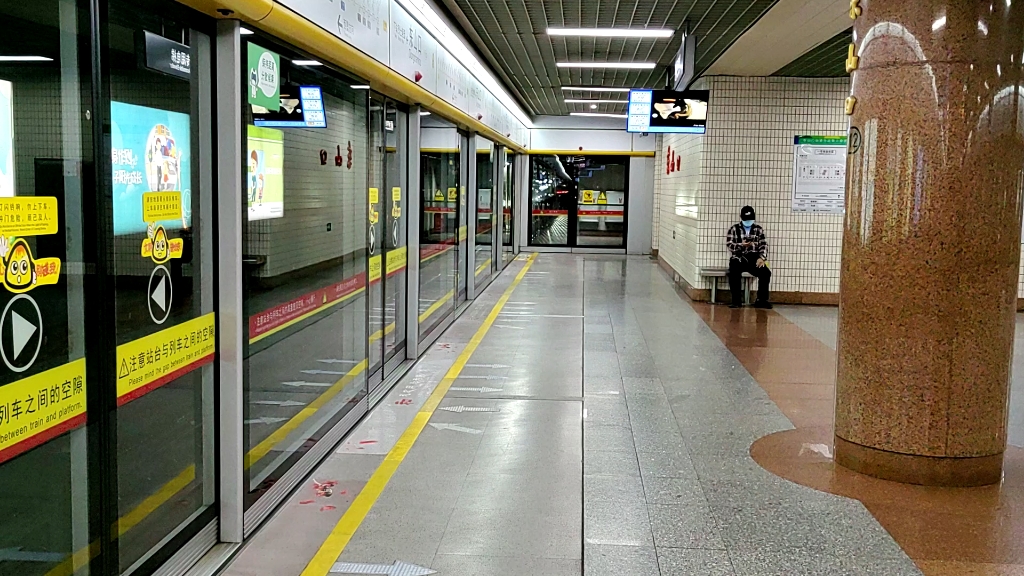 广州地铁1号线原版西门子牵引电机a1列车东山口进站(蔡卫阳拍摄)