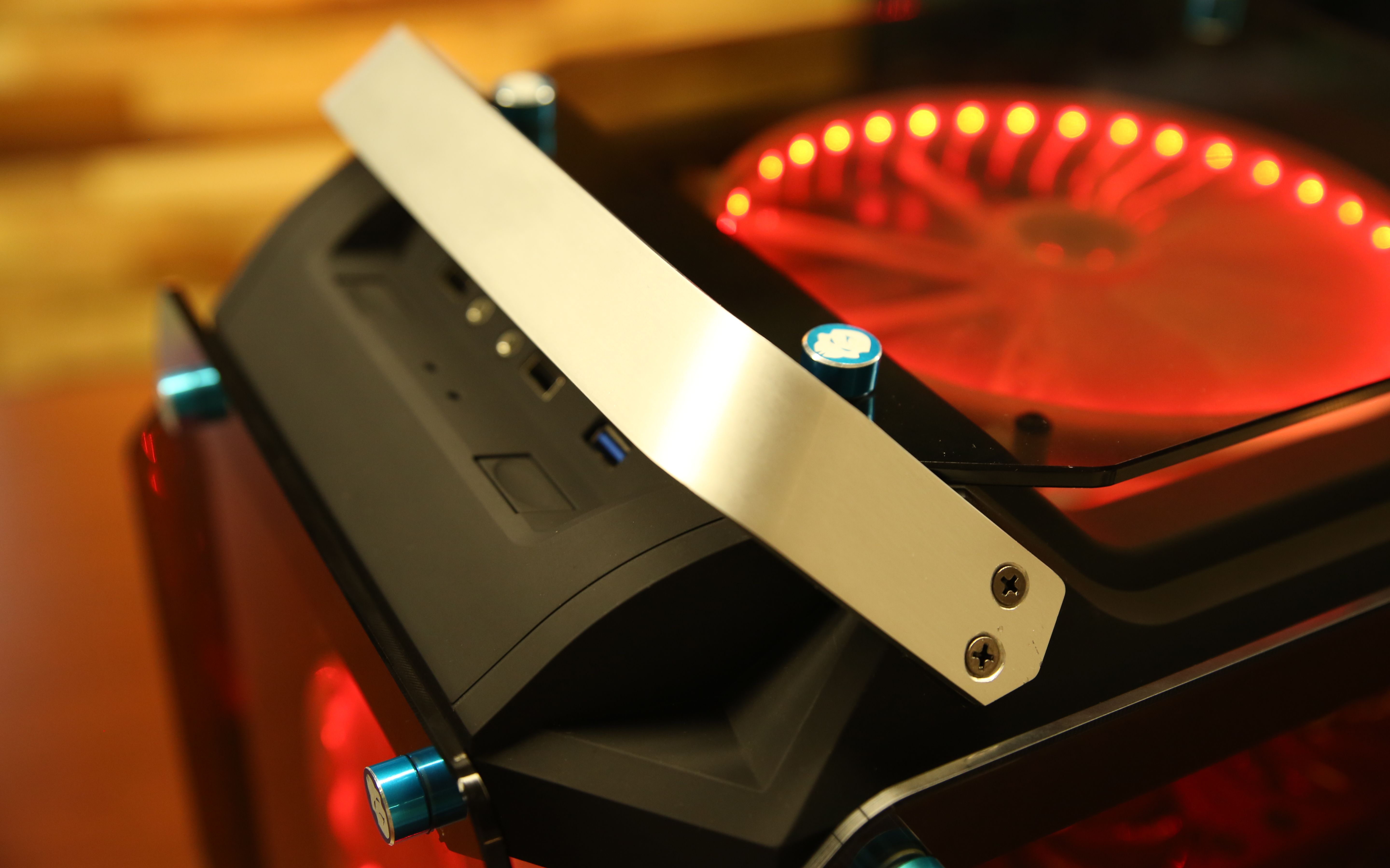 全景透光 coolman金刚机箱视频展示