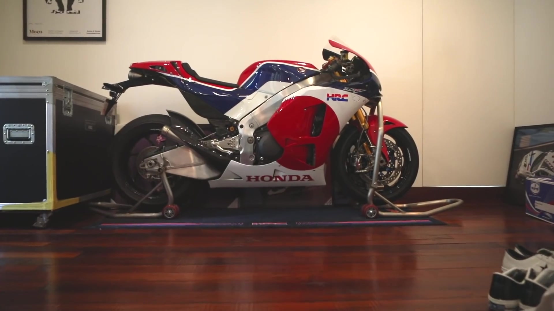 【看你大伯】不专业分享:来自于本田motogp的爱 honda rc213vs