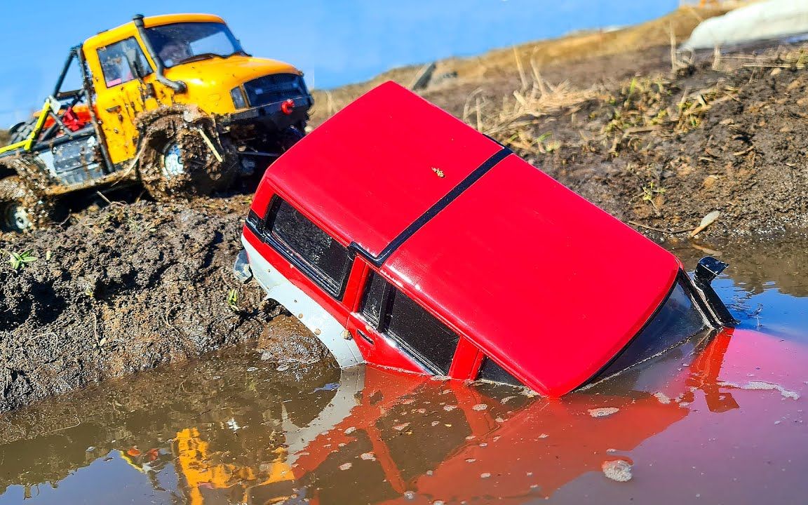 遥控越野车掉进泥坑还能出来吗?工程车玩具车故事