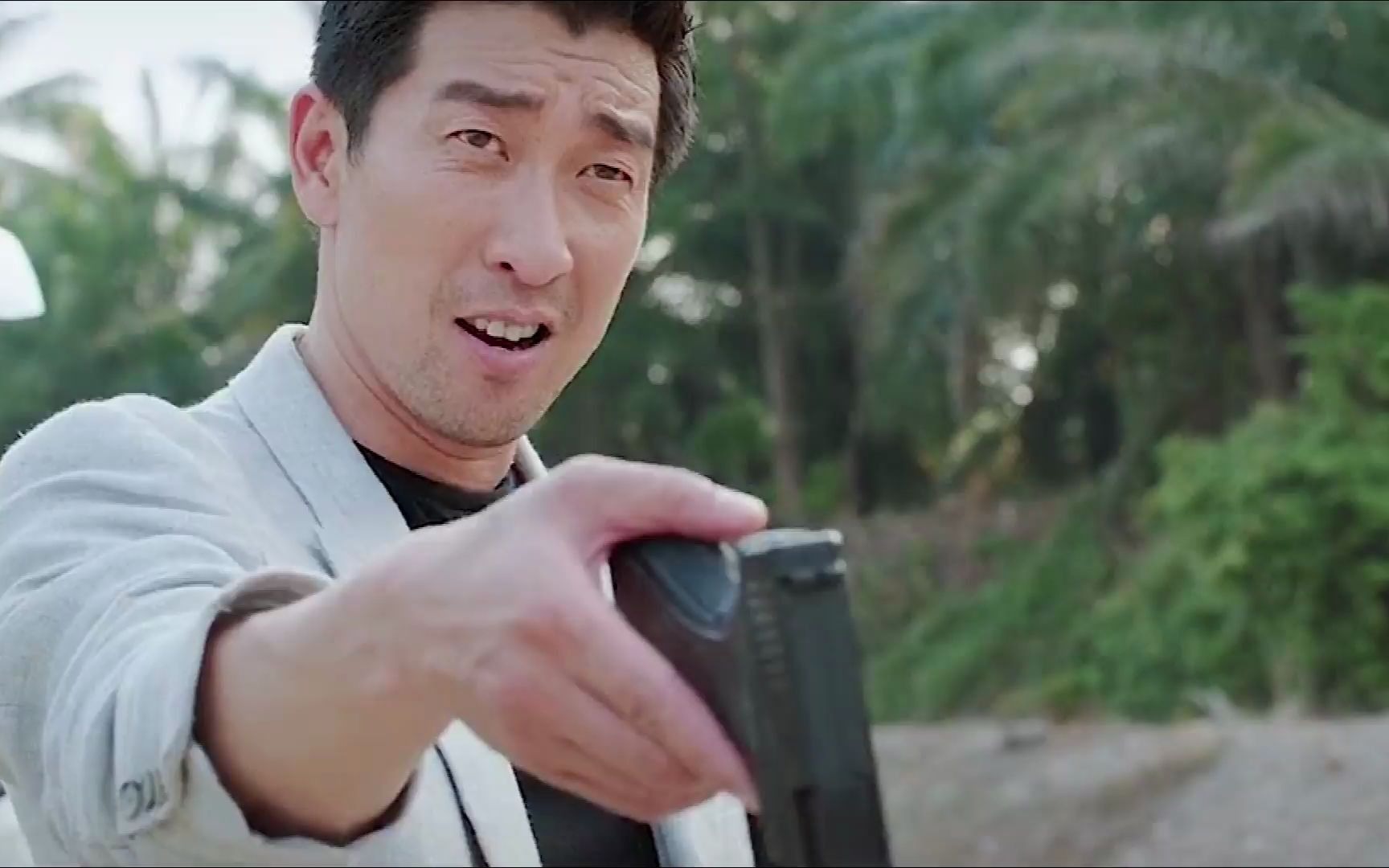 郭富城设计车炸王千源未亡 湖底憋气6分钟复仇归来 破局电影