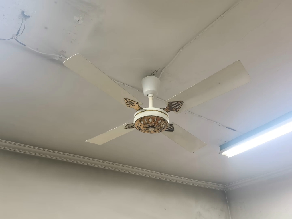 天津市吊扇厂,敦煌牌zf-42型四叶花扇,铝叶片,铸铁机头9.