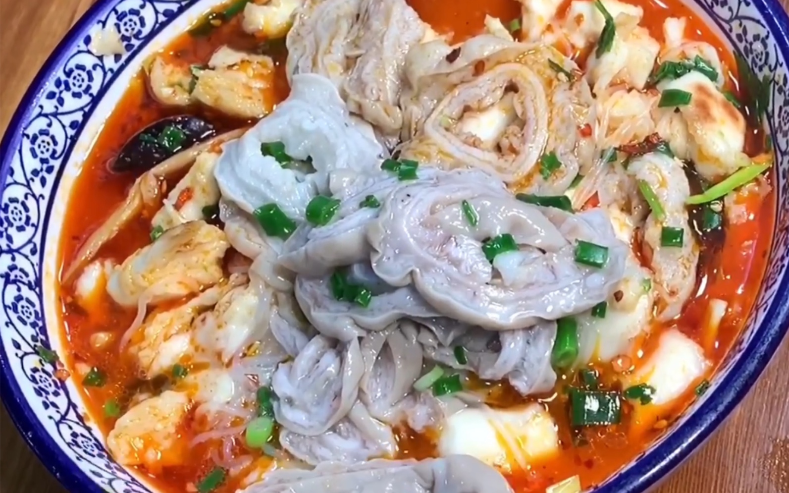 下雪天吃豪华的双头葫芦头,爱吃肥肠还可以加白肠特别过瘾