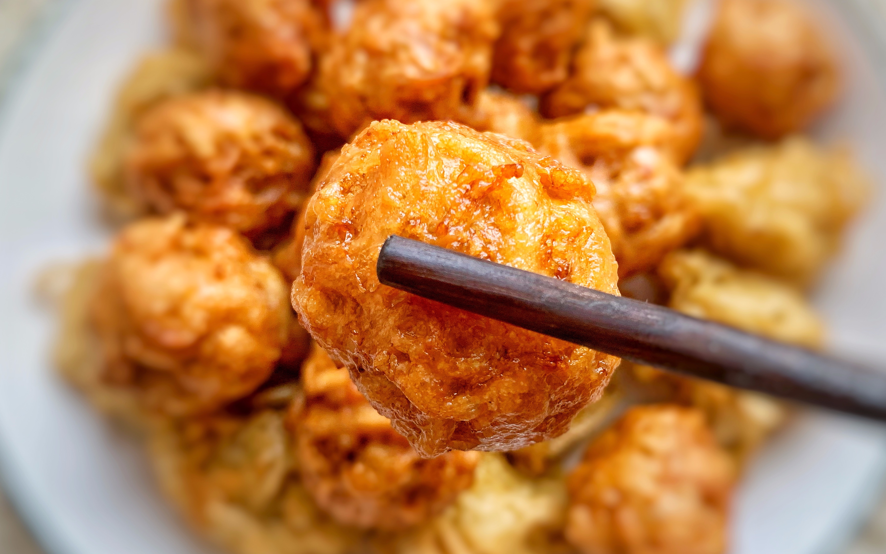 一把粉条仨鸡蛋,教你做河南特色焦丸子,出锅金黄酥脆,真解馋