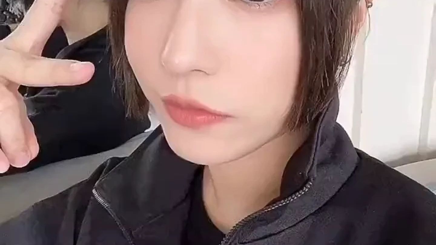 盯着看