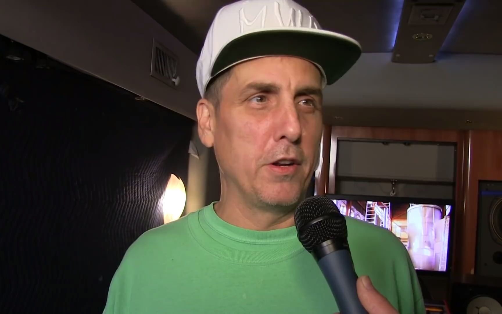 [生肉] nardwuar vs. mike dean