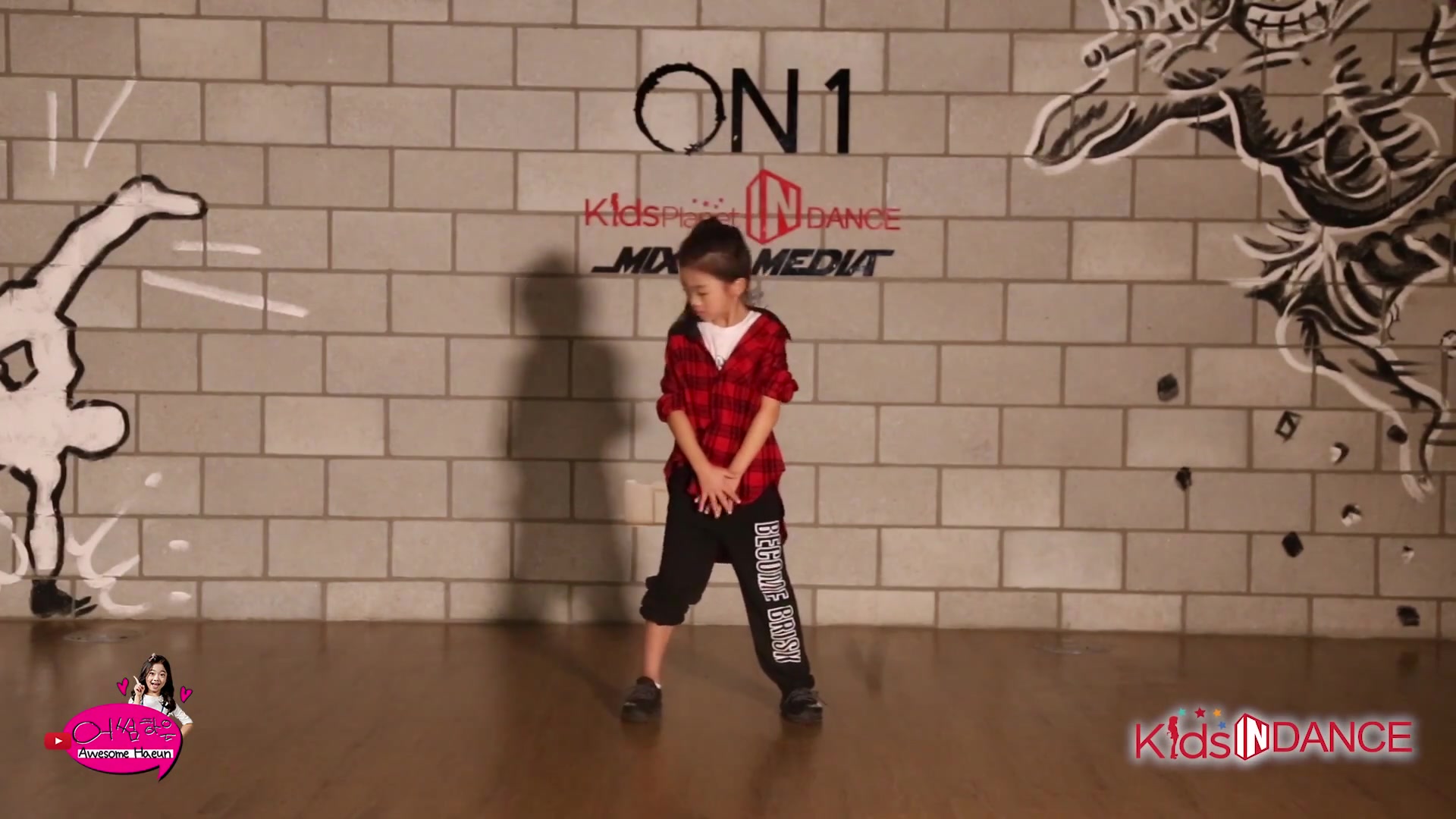 韩国小萝莉罗夏恩nahaeun跳exo的kokobop舞蹈视频