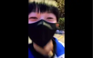 Video herunterladen: 长大好像是一瞬间的事情