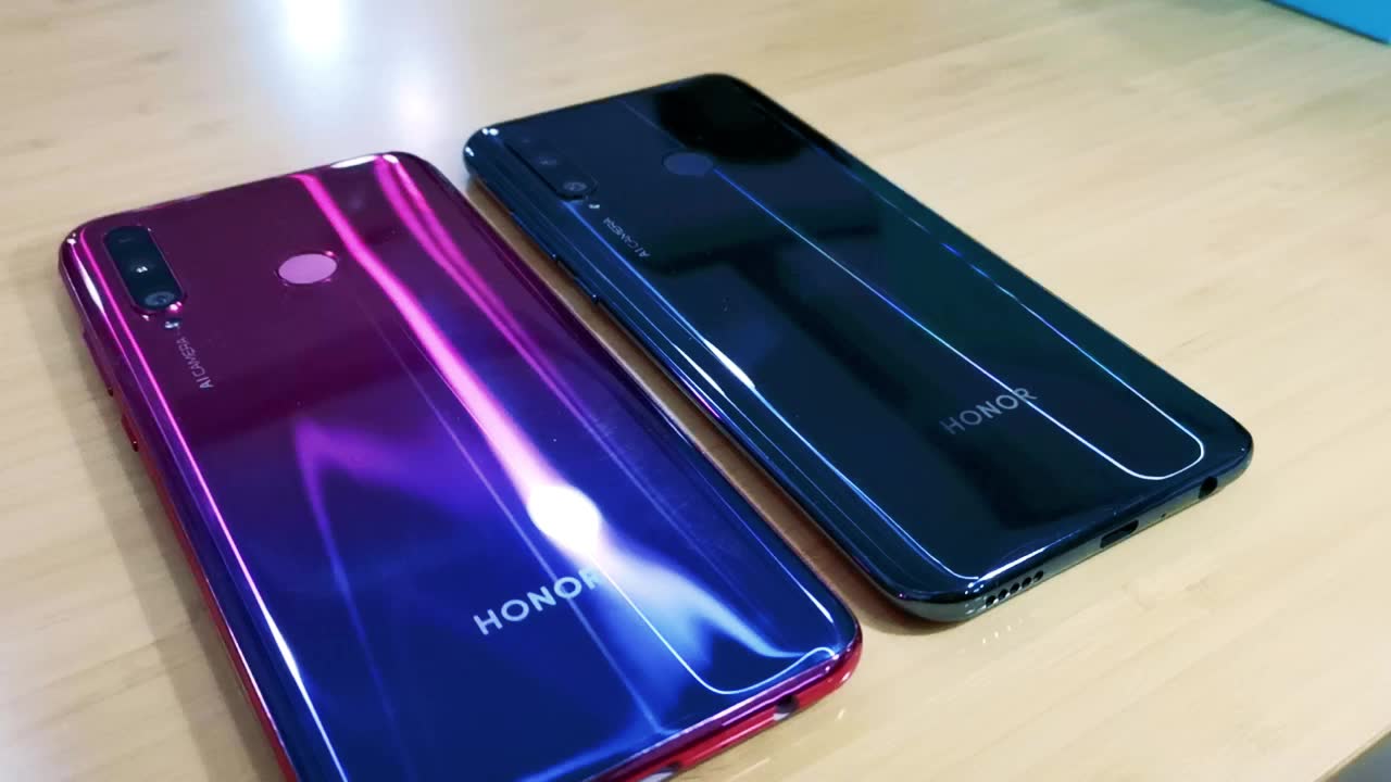 手机荣耀20i两种颜色的光线纹路