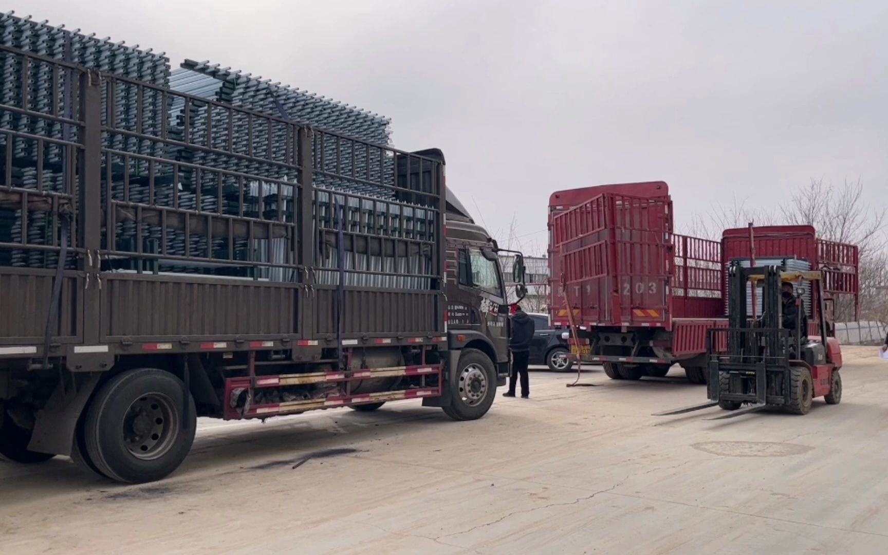 锌钢护围墙护栏 装车发货