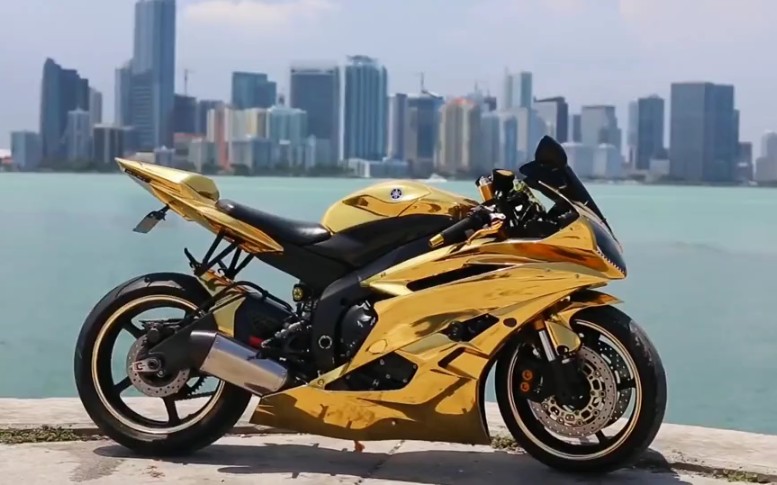 金色的雅马哈r6!中量级王者.