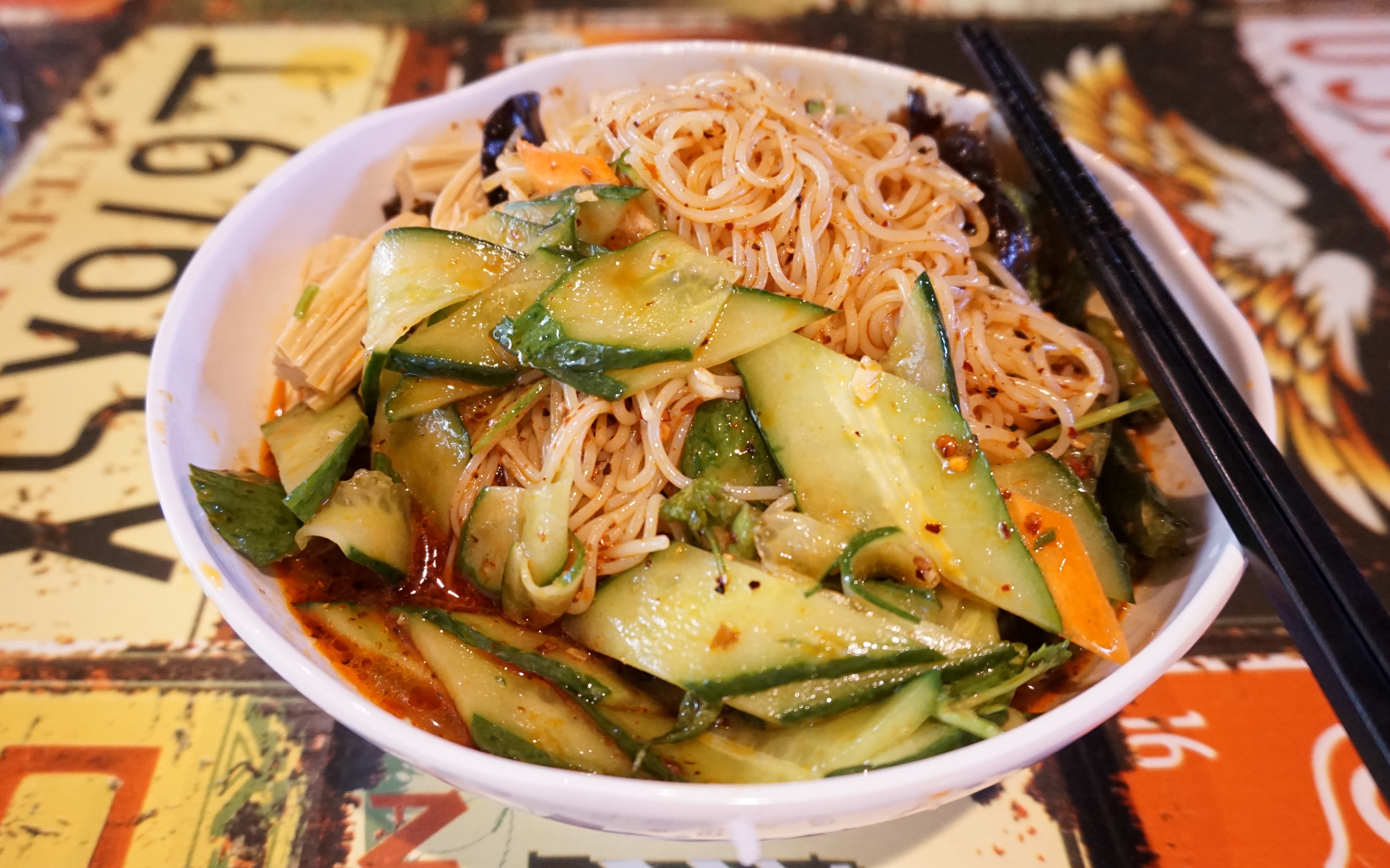 【美食vlog001】东北拌冷面到底是个啥味儿呢,我先替你们尝尝哈～东北