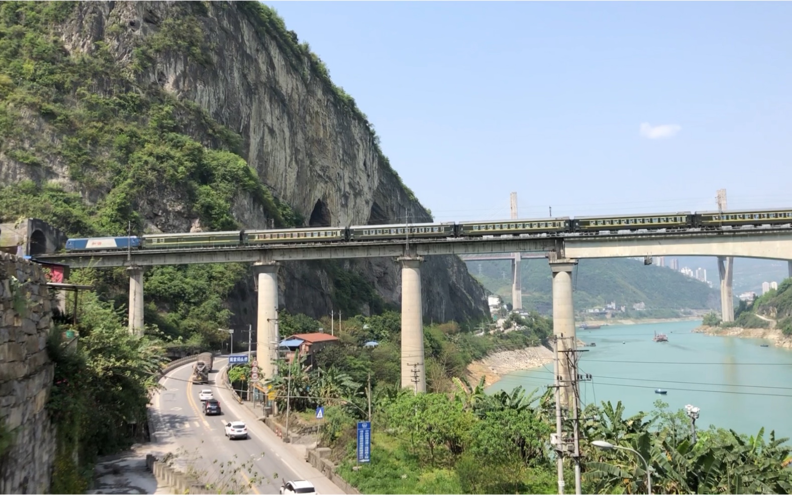活动作品2020年4月12日渝怀线涪陵段乌江铁路桥隧拍摄