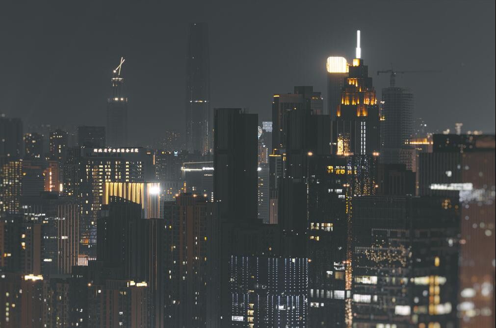 黑与金的城市夜景