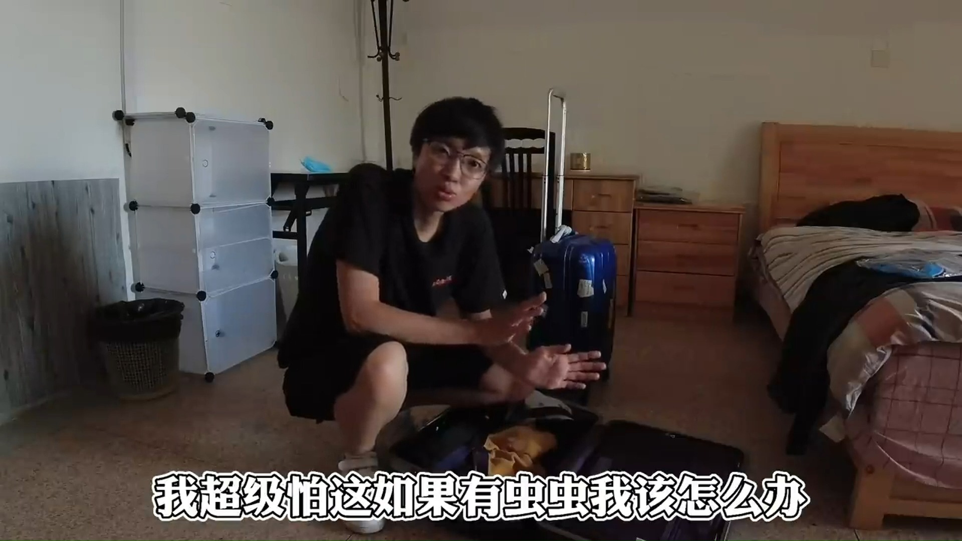 台湾小姐姐开箱苏州工厂员工宿舍,刚好遇到停电,热爆了!