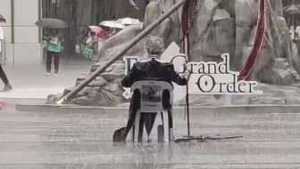 在BW雨中大战的两兄弟