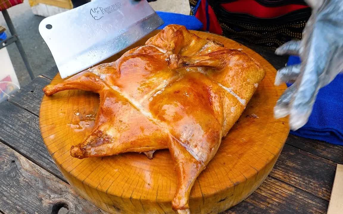 泰国街头旋转烤鸭,外皮焦香酥脆,鸭肉肥而不腻