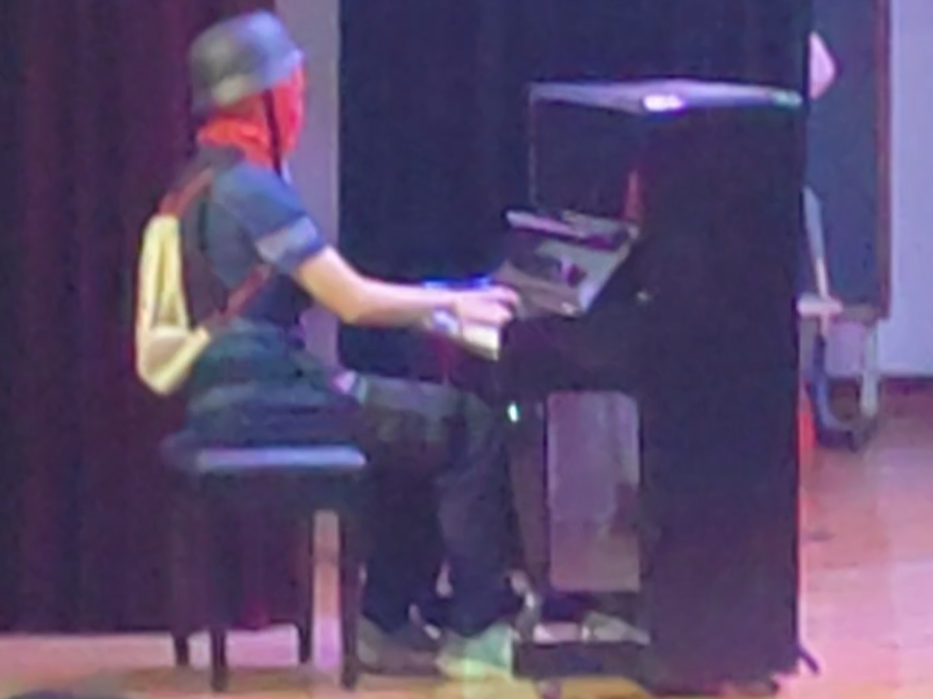 牢塞：村里出了个音乐家