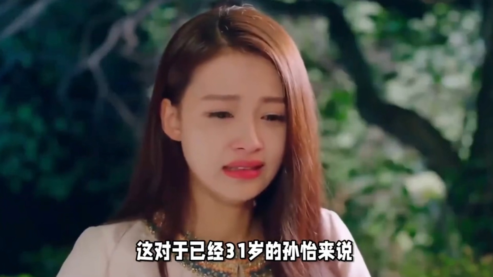 孙怡英国被偶遇,穿搭休闲却难掩好身材,她的这份松弛感真的很绝