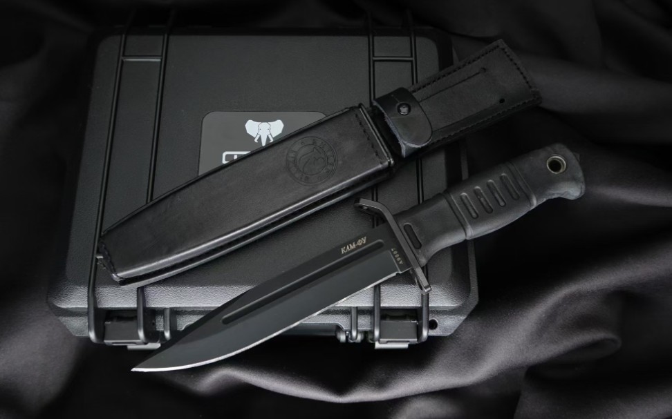 来自俄罗斯刀具大厂——坎普,克拉通手柄与黑铬涂层都是战术军刀的 