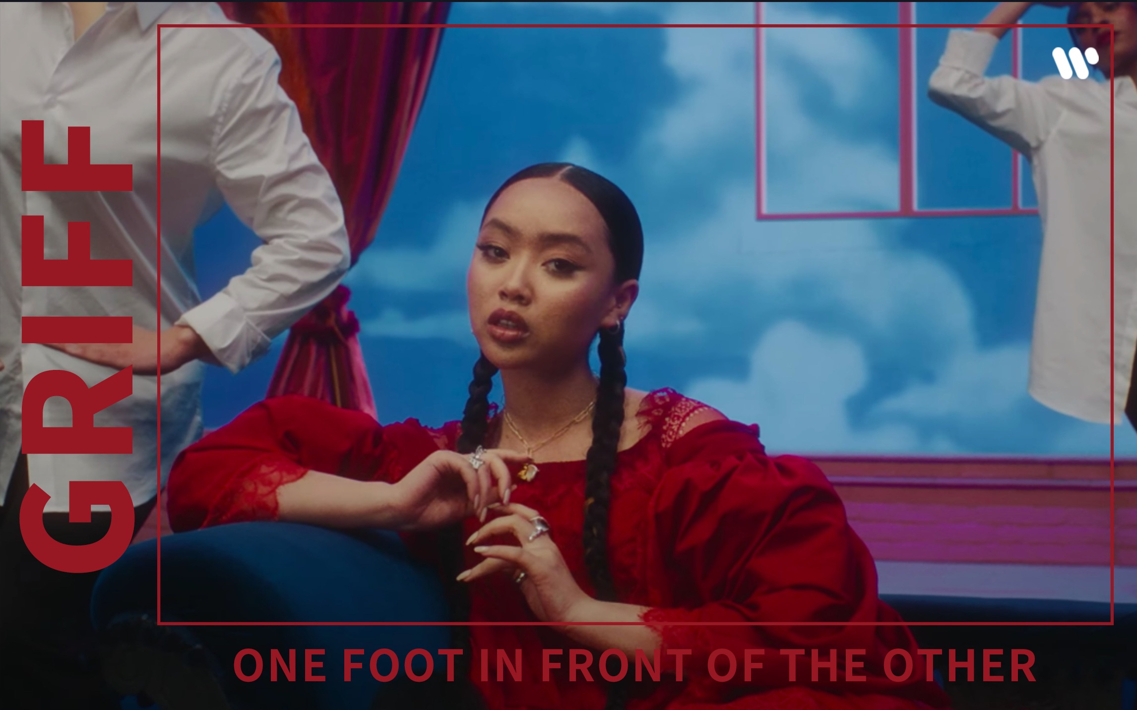 [图]全英音乐奖潜力之星Griff-One Foot in Front of The Other｜官方MV【中英歌词】