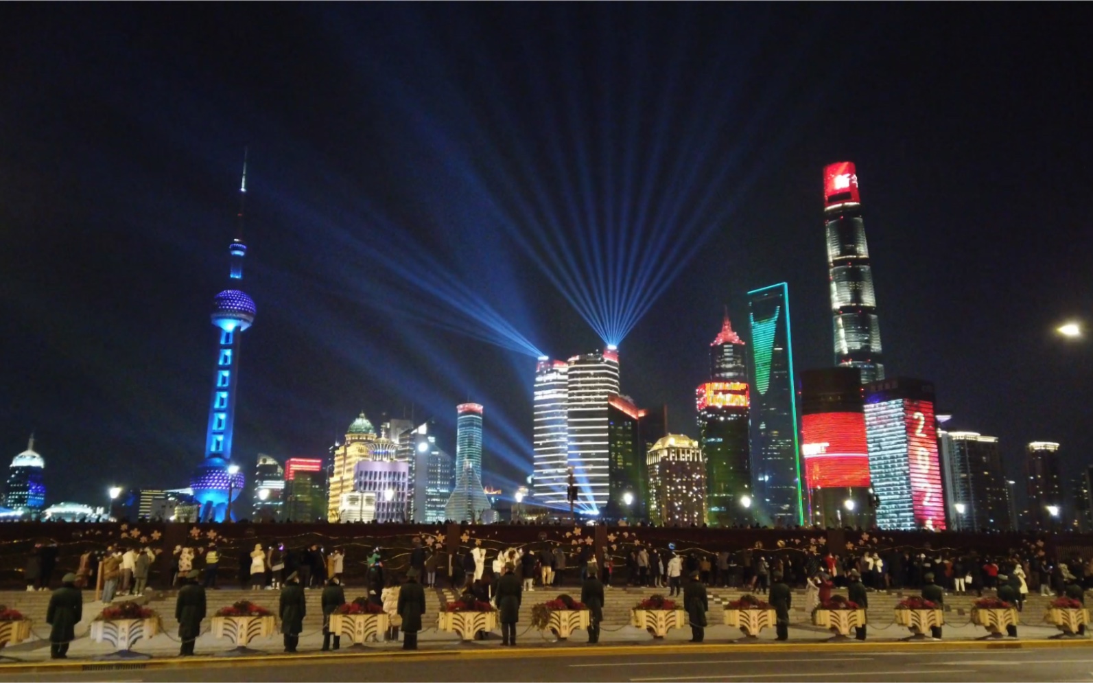 this is shanghai2(2021外滩跨年灯光秀)