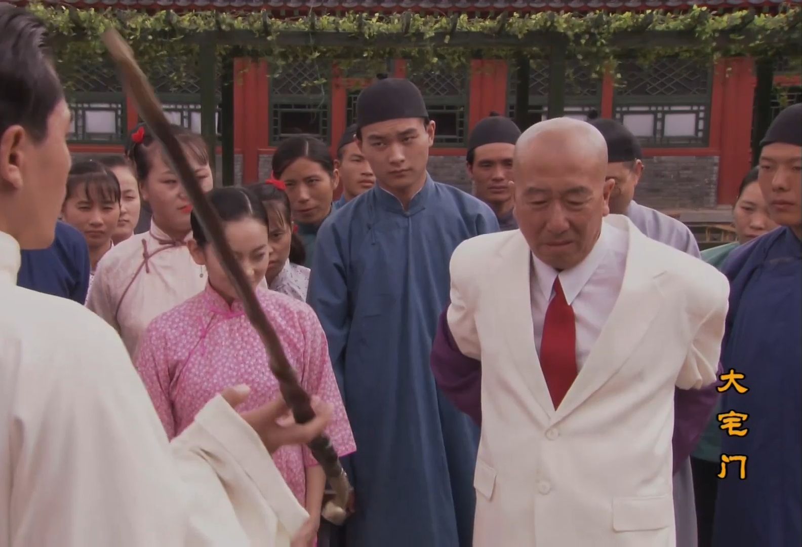 【大宅门1-33.3】白景琦:王喜光你个太jian还喜欢穿西装呢