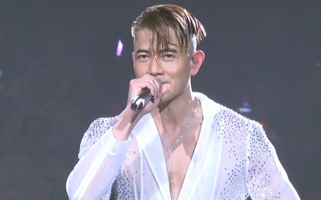 郭富城台北献唱 脱衣大秀腹肌引尖叫